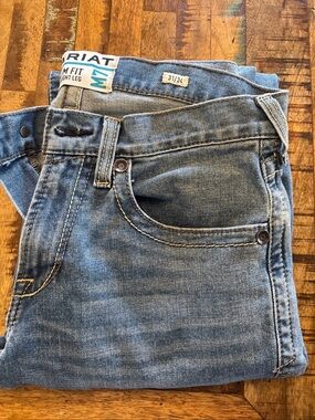 Ariat men’s jeans 31x34 straight Julian denim